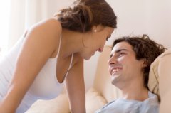性爱男女使用情趣润滑剂要知道的5件事